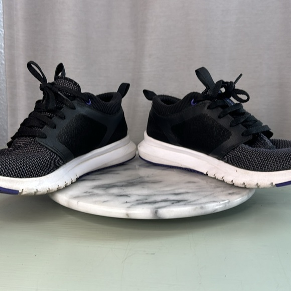 REEBOK ATHLETIC SHOES SIZE(6) - Picture 6 of 7